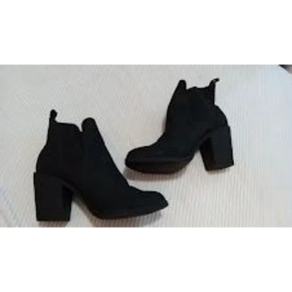 DIVIDED by H&M Ankle Boots Black Size 8 –  Heel